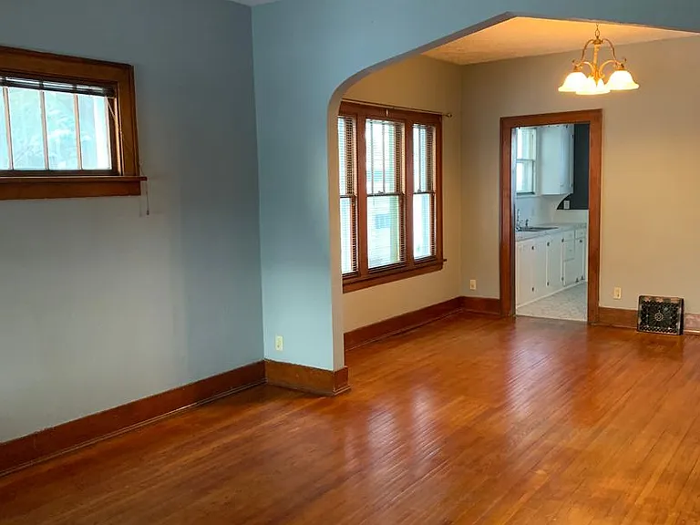 615 4th St NE — Photo 3