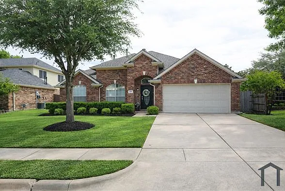 403 Victory Ln — Photo 2