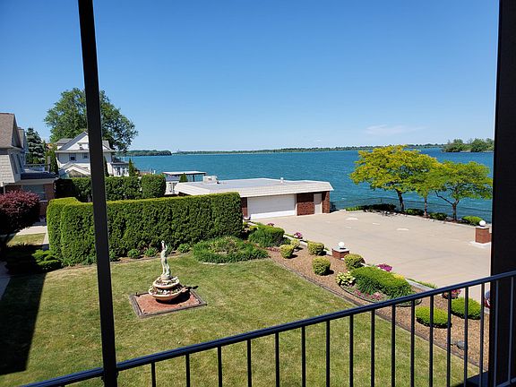 courtyard from balcony