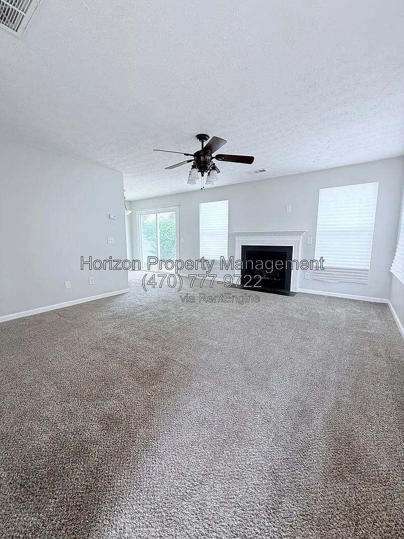 3 bed, 2.0 bath, 1408 sqft, $2,045 — Photo 3