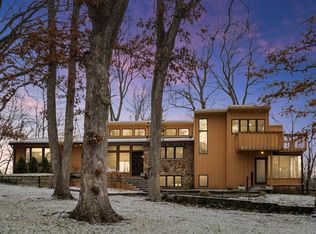 395 Four Seasons Dr, Waterloo, IA 50701