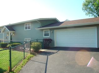 186 South Dr, Lakemoor, IL 60051