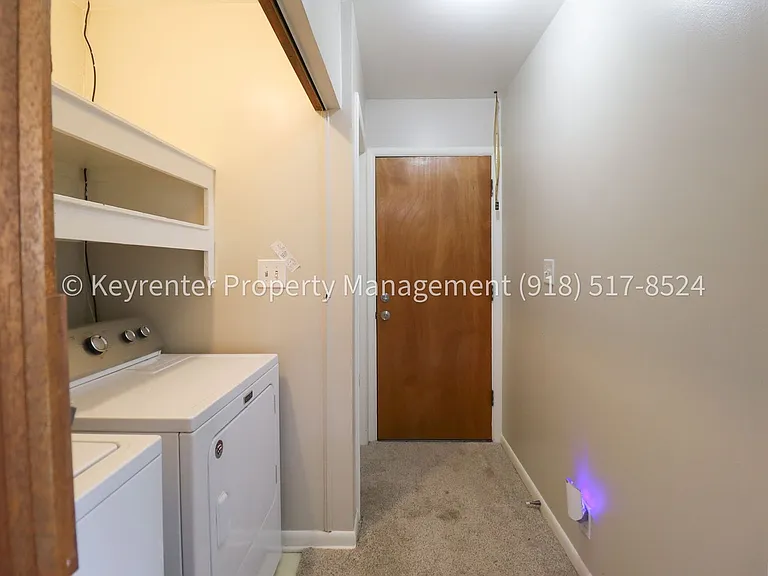 953 E 37th St S — Photo 28