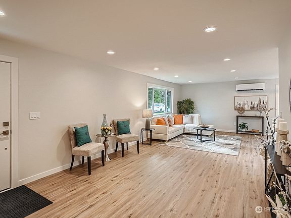 Large open living space>