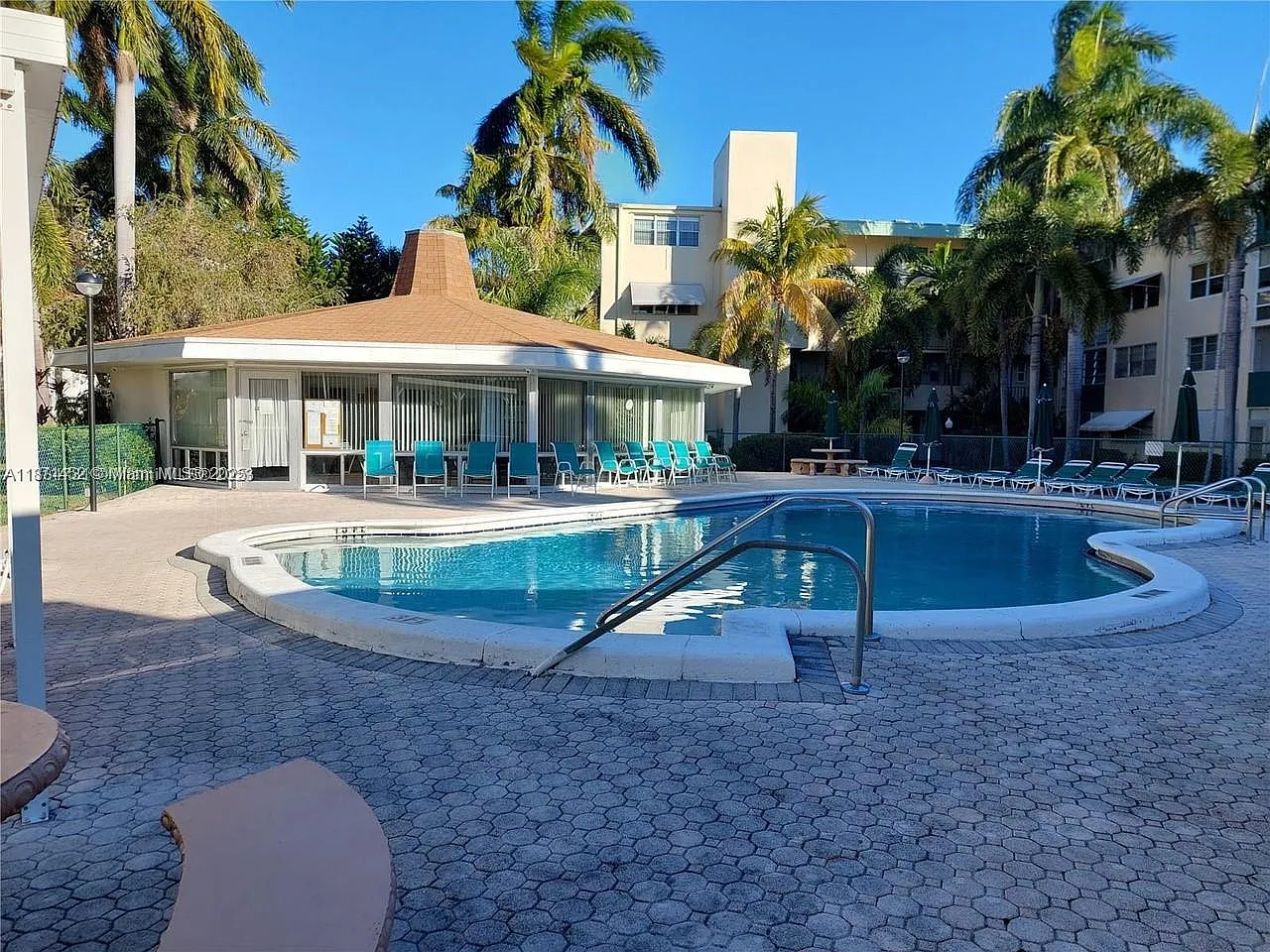2 bed, 732 sqft, $1,950 — Photo 3