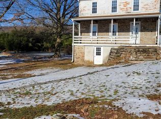8043 Yeakel Rd, Zionsville, PA 18092