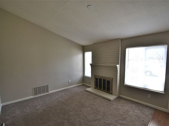 3rd image of 8961 Park Meadows Dr