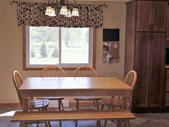3rd image of 36721 Meadow Dr