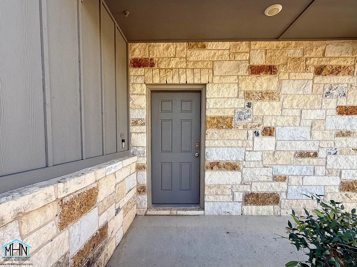 Beautiful 4-Bedroom Home in the Paloma Community Boosting New Carpets and a Spacious Loft! — Photo 3