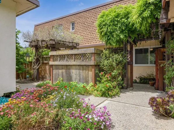 119 Ascot Ct APT 5, Moraga, CA 94556