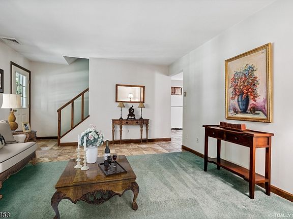 4th image of 10 New Myrtle Dr
