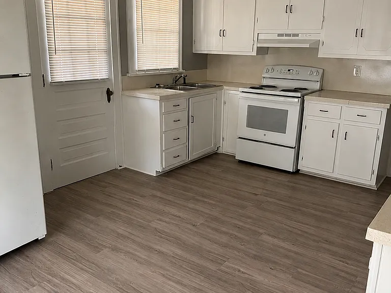 902 Bringle Ferry Rd — Photo 3