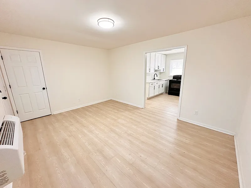 2 bed, 1.0 bath, 780 sqft, $1,100 — Photo 2
