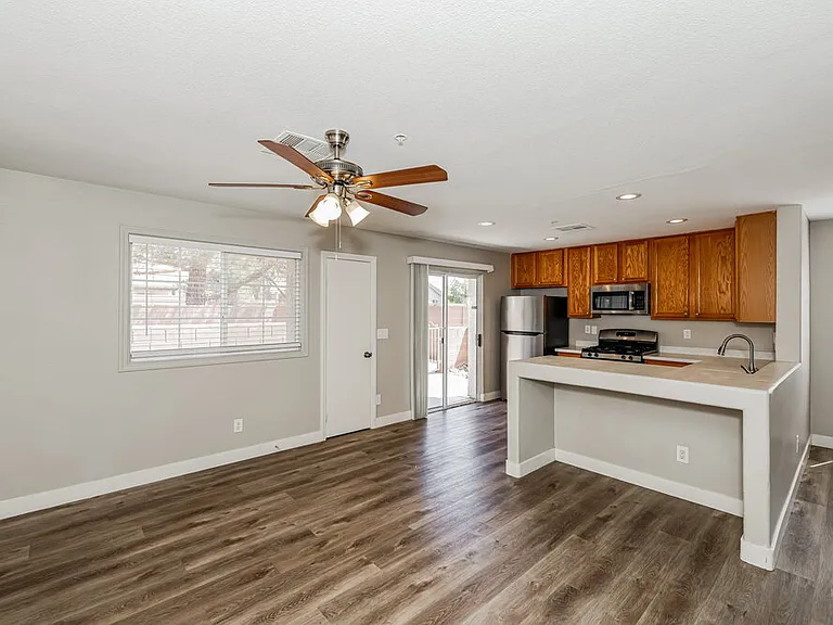 3010 Sunrise Bay Ave — Photo 7