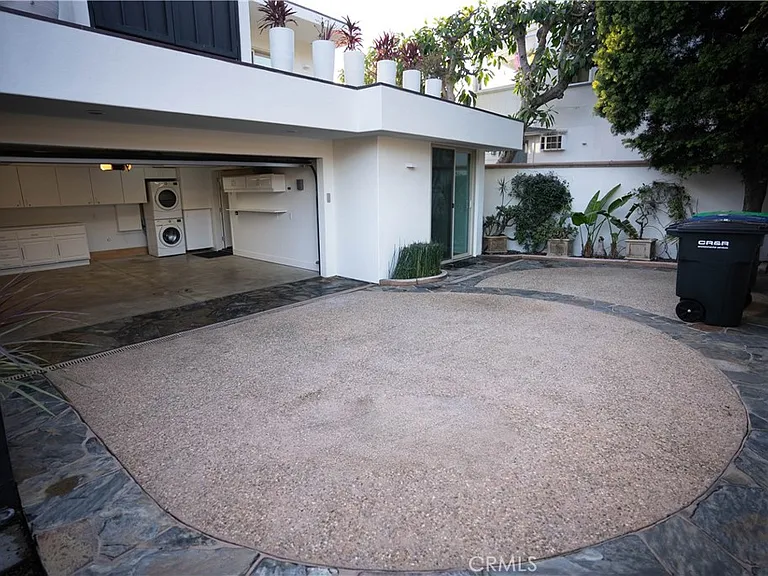 558 Cliff Dr — Photo 24