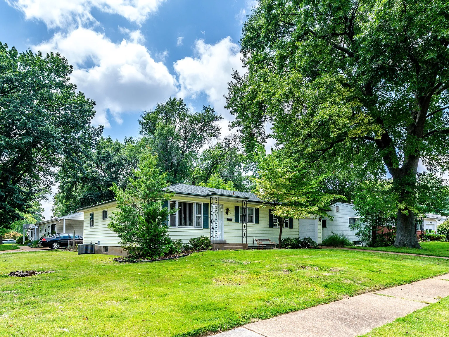 3 bed, 1.5 bath, 962 sqft, $1,450 — Photo 2