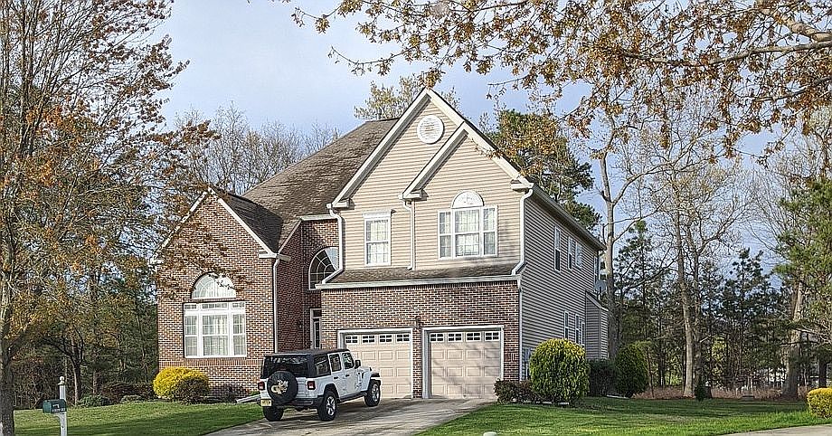 1st image of 18 Hilltop Cir