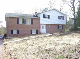 322 Allegheny Dr, York, PA 17402