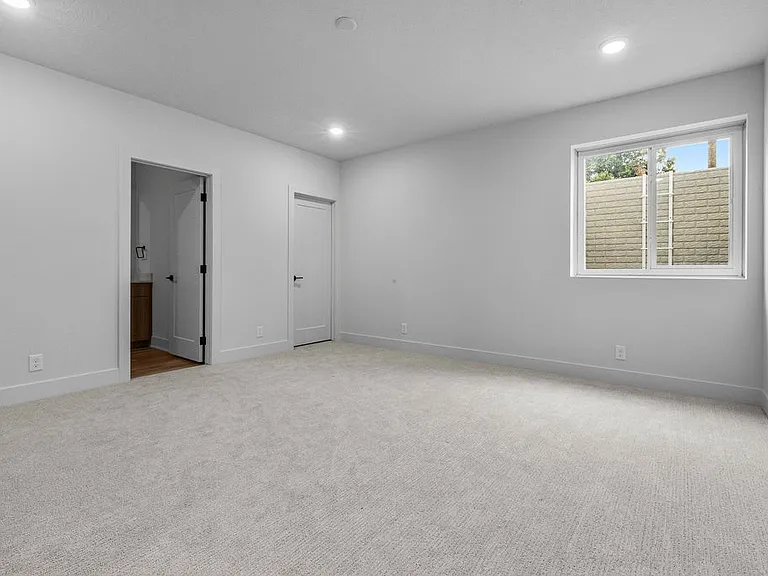 2025 S 56th St — Photo 22