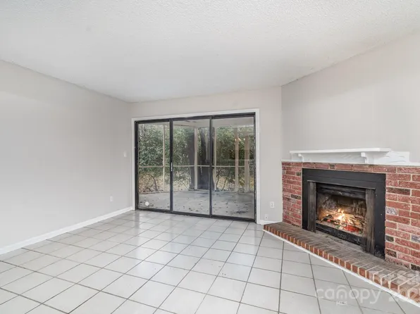 8005 Horse Chestnut Ln, Charlotte, NC 28277