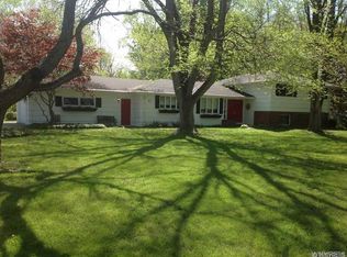 21 Pleasantview Dr, East Aurora, NY 14052