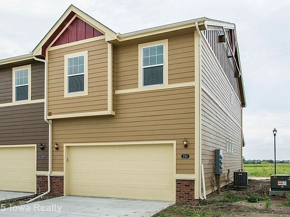 3rd image of 211 SW Heritage Ln