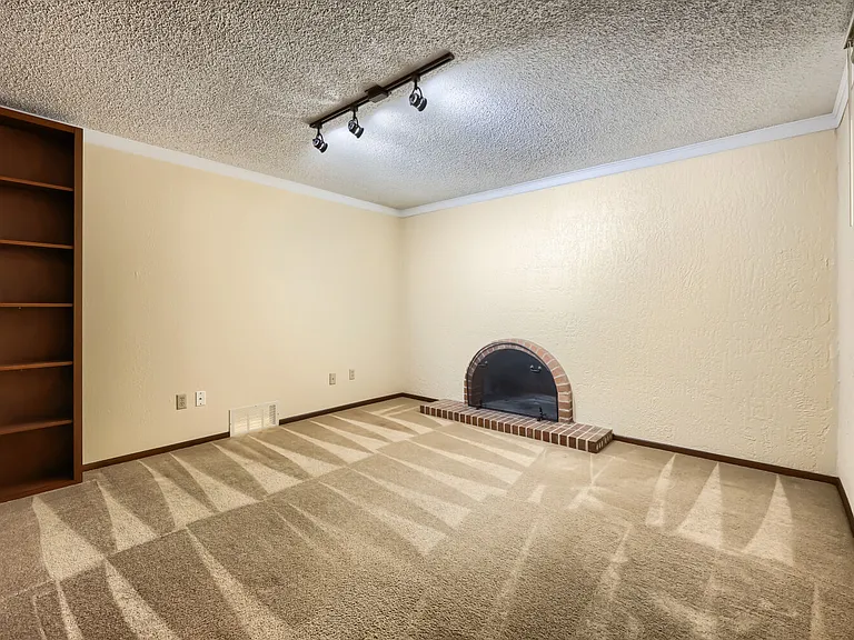 3202 Springridge Dr — Photo 12