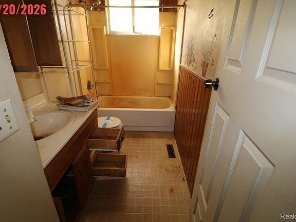 4th image of 5841 Gracelawn St