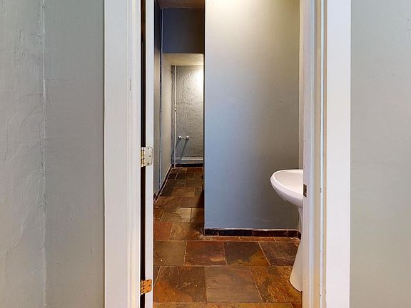 5th image of 2419 Vine St #2419V-6