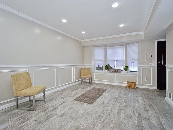 5th image of 46 Sandalwood Dr