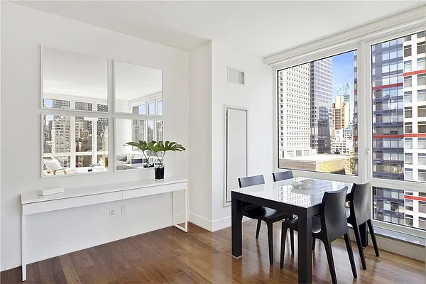 Rented by R New York | media 10