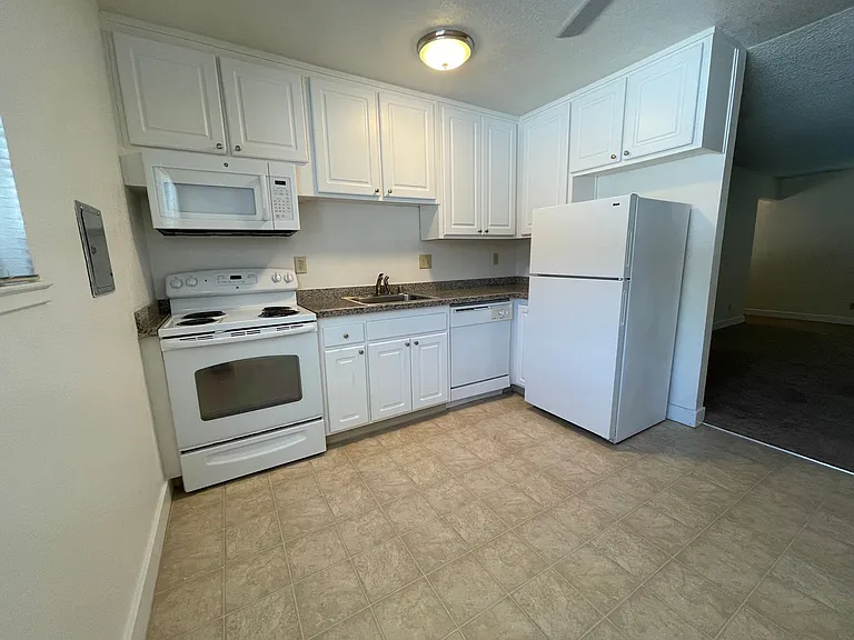 2524 I Street — Photo 5