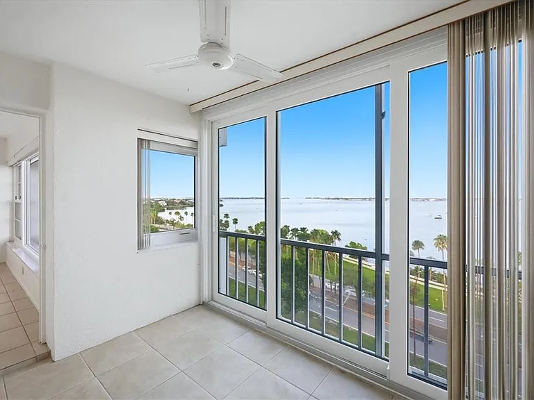 555 S Gulfstream Ave #902 — Photo 30
