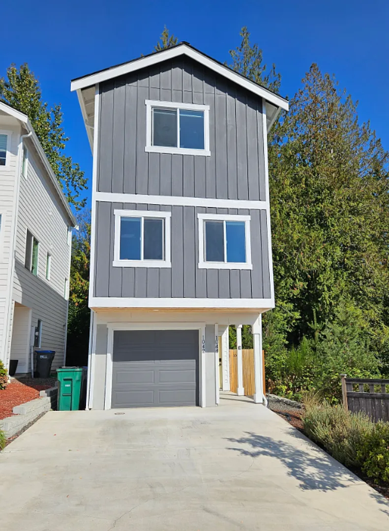 Stylish & Convenient Micro-Studio (5 Minutes from St. Michael Medical Center) — Photo 1