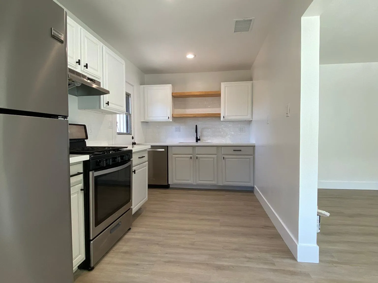 2 bed, 850 sqft, $1,575 — Photo 3