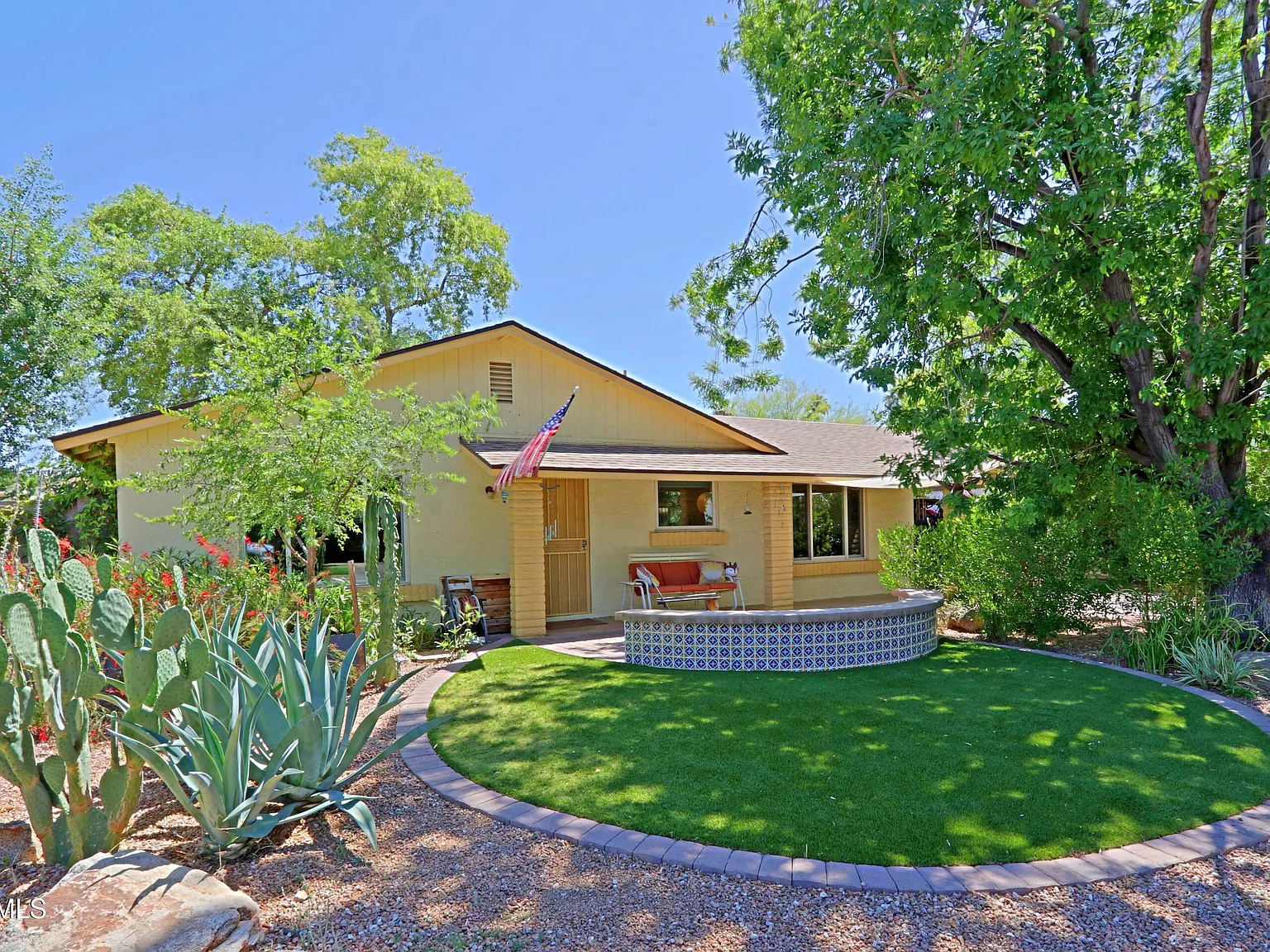 3 bed, 2.0 bath, 1308 sqft, $4,000 — Photo 3