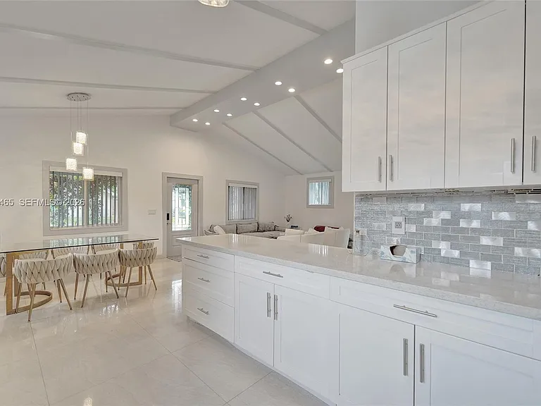 4541 SW 26th Ter — Photo 33