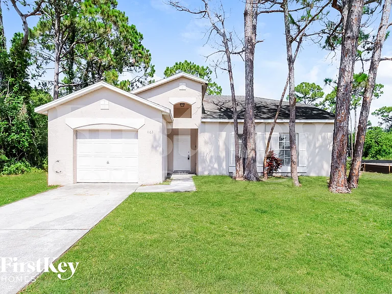 1163 Schumann Dr — Photo 1