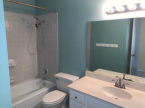 2nd image of 2403 Arbor Cir