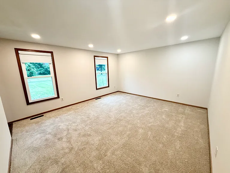 7124 Hollyhock Ln — Photo 8