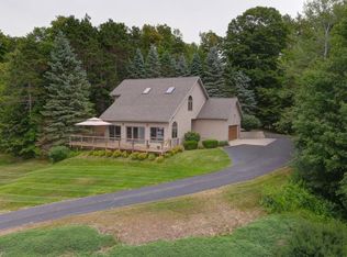 8490 Fairway Dr, Beulah, MI 49617
