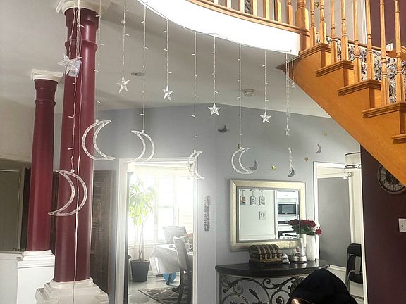 2nd image of 21 Robertson Davies Dr