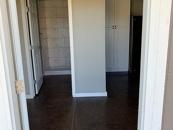 Entryway (front door)