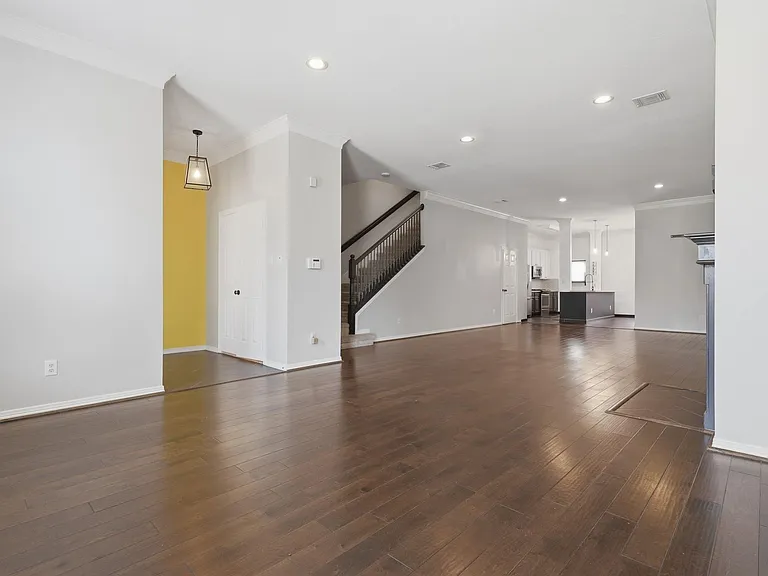 9419 Stonehouse Ln — Photo 5
