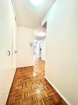 4th image of 350 W 50th St APT 4I