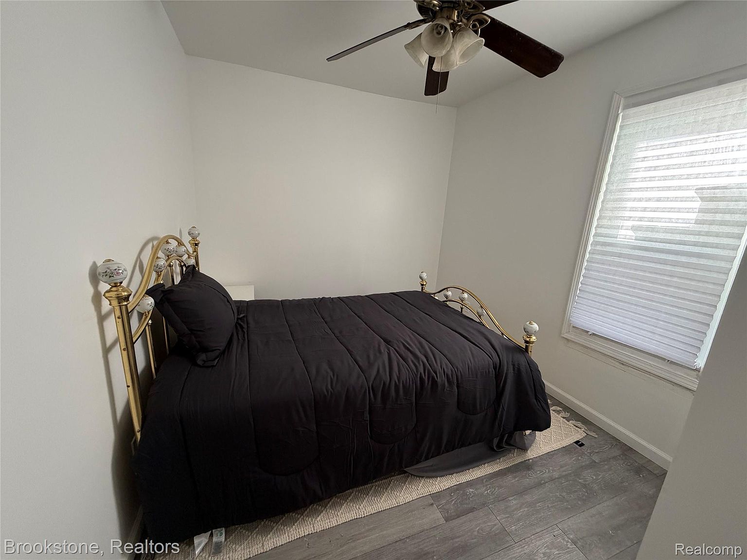 398 N Saginaw St, photo 27