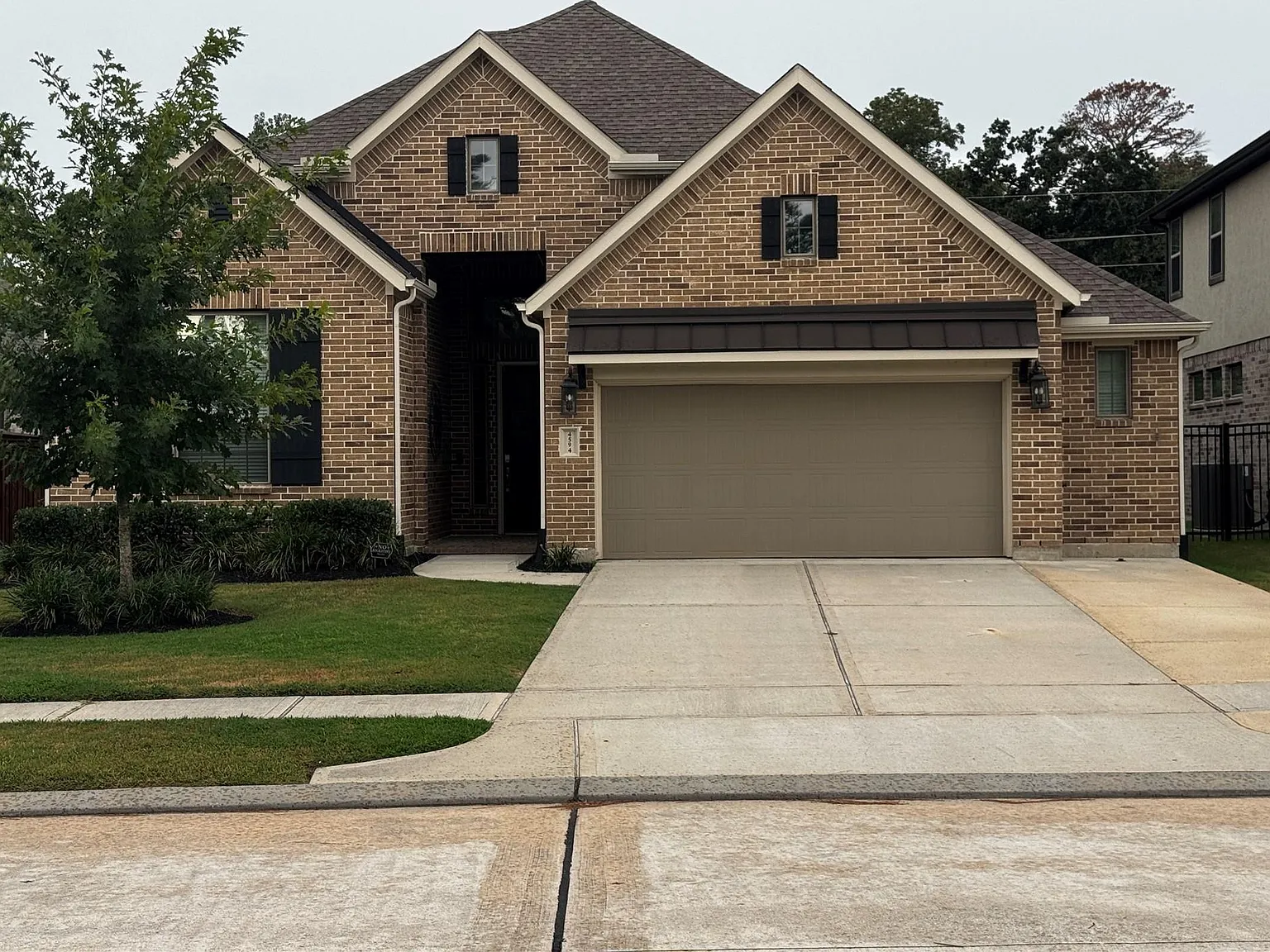 4 bed, 3.0 bath, 2414 sqft, $3,300 — Photo 2