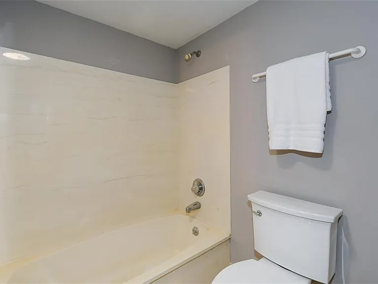 607 Lismore SE — Photo 24