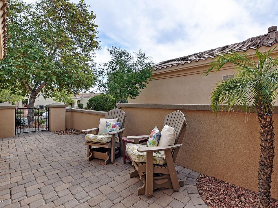 Welcoming front courtyard