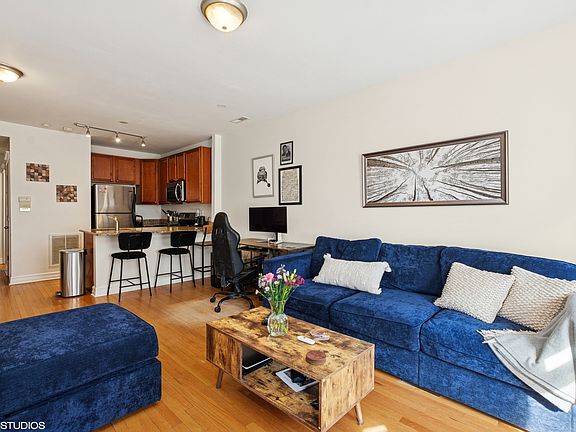 3rd image of 4619 N Paulina St APT 3B